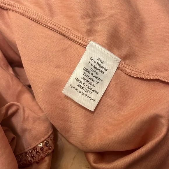 Lost in the ๐ฅ
NWT LC Lauren Conrad Shimmering Peach Sequined Minidress - Picture 7 of 7